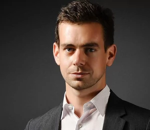 Twitter se restructure, supprime 8 % des postes